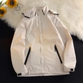 Giacca outdoor beige con cappuccio con stampa EXPLORE e polsini regolabili in velcro - S / Bianco