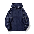 Veste de protection solaire bleu marine à capuche avec liseré blanc et cordons réglables - M / Bleu foncé