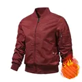 Giacca bomber MA-1 rosso scuro imbottita in tessuto antivento con classica tasca sulla manica - S / Imbottito / Rosso Vino