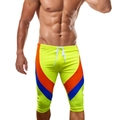 Herren Badeshorts in Neon-Gelb mit Kontraststreifen und verstellbarem Kordelzug am Bund - M / Neongelb