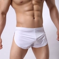 Weiße Herren-Sportshorts aus Eisseide mit Seitenschlitz für Fitness und Zuhause - S / Weiß