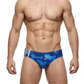 Sexy heren zwembroek in donkerblauwe camouflage met contrasterende zijstrepen - M / Camouflage Marineblauw
