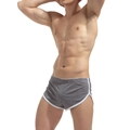 Graue atmungsaktive Mesh-Herren-Sportshorts mit weißer Paspelierung und Gummibund - M / Grau