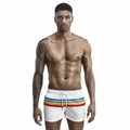 Detail der weißen Badehose mit Regenbogenstreifen am Bund und praktischem Kordelzug - M / Weiß