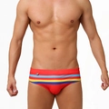 Herren Badehose in Hellrot, schnelltrocknend mit bunten Streifen und niedriger Taille - M / Rote Streifen