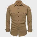 Detailaufnahme von Khaki-Arbeitshemd aus Baumwolle mit Brusttaschen und Größenetikett - S / Khaki