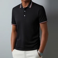 Nahaufnahme eines schwarzen Poloshirts mit rot-weißen Streifen und atmungsaktivem Stoff - S / Schwarz