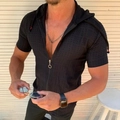 Schwarzes Kurzarm-Kapuzen-T-Shirt für Herren mit Reißverschluss und atmungsaktivem Stoff - S / Kurzarm-Oberteil / Schwarz