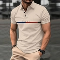 Detalle de polo beige para hombre con texto de París y diseño de rayas en el pecho - Caqui