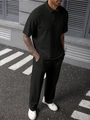 Detailaufnahme der vertikalen Rautenstruktur des schwarzen Herren-Polo-Stricksets - S / Schwarz