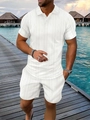 Dettaglio del set polo bianco estivo con trama geometrica in tessuto jacquard testurizzato - S / Bianco