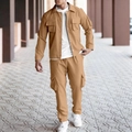 Conjunto informal de dos piezas para hombre con chaqueta cargo camel y pantalón a juego - S / Caqui