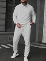 Detailansicht eines Herren-Stricksets mit Poloshirt und Jogginghose mit Kordelzug - S / Oberteil Und Unterteil / Weiß