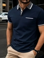 Dettaglio della polo blu navy con colletto grigio e tasca con strisce bianche sottili - S / Blu navy