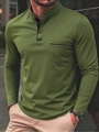 Dettaglio della polo Henley verde militare con collo alla coreana e taschino da uomo - S / Verde Militare
