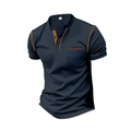 Detail van donkerblauw Henley-shirt met bruine contraststiksels en borstzak accentuering - S / Tops / Marineblauw