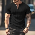 Primer plano de camiseta Henley negra de punto acanalado con botones blancos y ajuste slim - S / Tops / Negro