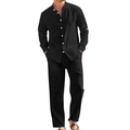 Detail eines schwarzen Herren-Leinen-Sets mit Stehkragen-Hemd und lockerer Freizeithose - S / Oberteil Und Unterteil / Schwarz