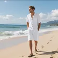 Herren Set aus weißem Leinen mit Kurzarmhemd und lässiger Shorts für den Strand - S / Oberteil Und Unterteil / Weiß