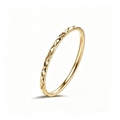 Detail eines 1mm goldfarbenen Edelstahlrings mit geometrischem Rauten-Reliefmuster - Größe 4 / Kreuzmuster Ultradünner Stil (A587) / Gold