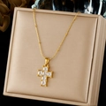 Elegante collana in acciaio inossidabile dorato con pendente a croce in pietre quadrate - Stile Croce con Gemma Quadrata (N4209)