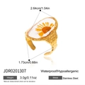 Stainless steel gold-plated ring featuring a real preserved yellow daisy flower in clear resin - Hammered Yellow Daisy (JDR0201307)