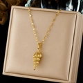 Elegante vergoldete Edelstahlkette mit einem detaillierten Seeschnecken-Anhänger - Realistischer Goldener Muschel-Stil (N4203)