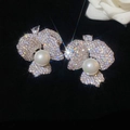 Vintage-Blumenohrringe mit glänzenden Zirkonia und Perle in silbernem Finish, retro Stil - 3D Blumen Stil (17#)