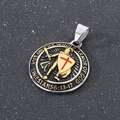 Colgante de escudo de caballero medieval con cruz roja en acero inoxidable para hombre - Colgante Solo (Sin Cadena) (KP116050-MZOZ) / Oro y Plata