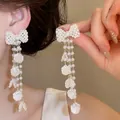 Eleganti orecchini di perle a fiocco con nappe e petali di conchiglia e perni in argento - Stile Fiocco Petalo Perla (20#)