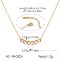 Guía de tallas detallada para un collar de acero de titanio dorado con seis perlas blancas - Estilo de Colgante de Perla Curva (HC-N40824)
