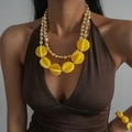Dubbellaagse gele acryl ketting met ronde marmeren schijven en gouden kralen dames - Ketting / Geel