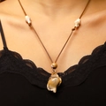 Collier bohème avec pendentif conque, bordure dorée et cordon tressé marron - 04 Pendentif Conch en Résine