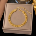 Elegante pulsera de acero inoxidable trenzada de tres filas dorada con cierre mosquetón - Pulsera de Malla de 6mm Tejida de Triple Capa (E2045) / 6mm / Dorado