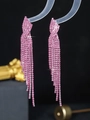 Orecchini lunghi a nappina con strass rosa vibranti in un elegante stile a goccia - Stile Nappa Trapezoidale Rosa (KE006RO)