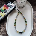 Correa para móvil de cuentas con cristales facetados en color verde, ámbar y azul cobalto - Estilo Verde Amarillo Azul (SJ-A230004B)