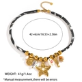 Bohemian ketting met gouden zeester en schelphanger aan zwart-wit gevlochten koord - Zeepaardje Zeester Multi-Element Stijl (DKN254021GL)
