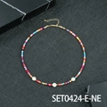 Collana bohémien di perline colorate con margherite bianche e chiusura dorata - Collana in perline margherita medio (SET0424-E-NE)
