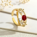Makroaufnahme von vergoldetem offenem Ring mit Marquise-Kristall und rotem bösem Blick - Einstellbar Offen / Rot (SET0180-G-RG)