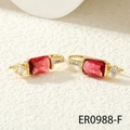 Élégantes boucles d'oreilles dorées avec zircon rouge carré et détails en pierre blanche - Rouge (ER0988-F)
