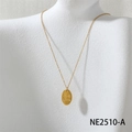 Collier en acier titane doré avec pendentif ovale gravé You are my sunshine - Pendentif Ovale Gravé (NE2510-A)
