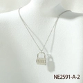 Collana a lucchetto in argento con incisione LOVE e cristalli di zircone micro pavé - Stile Argento-A (Serratura Singola)