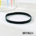 Detail eines minimalistischen schwarzen Tila-Perlenarmbands mit polierten quadratischen Steinen - Schwarz (BR1962-I)