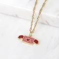 Goldene Halskette mit rosa geflügeltem Umschlag-Anhänger und kleinem rotem Herz - Geflügelter Umschlag Halskette (NE2646-C)