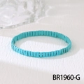 Détail d'un bracelet élastique fait main avec des perles Tila bleu turquoise pur - Bracelet Élastique à Perles Tila (BR1960-G)