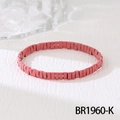 Détail du bracelet en perles Tila roses avec blocs rectangulaires en émail sur élastique - Bracelet Élastique à Perles Tila (BR1960-K)