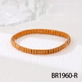 Détail macro du bracelet bohème en perles Tila fini caramel mat et cordon élastique - Bracelet Élastique à Perles Tila (BR1960-R)