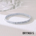 Détail d'un bracelet de perles Tila blanches bohème avec une finition brillante polie - Bracelet Élastique à Perles Tila (BR1960-S)