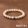 Nahaufnahme von Türkisperlen-Armband mit silberner Perle auf dunklem Lederhintergrund - Lavastein Weißholz Stil (BR2071-B-Lava Weißholz)