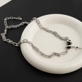 Bracciale a catena argento moderno con cristallo nero rettangolare e piccolo ciondolo a croce - Collana Stella Nera